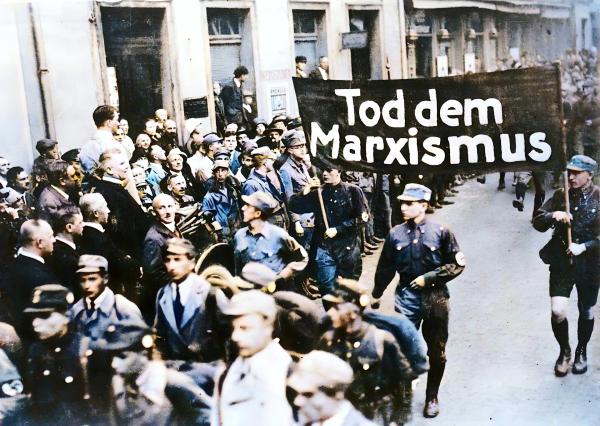 Bild 1 von 7: In der damaligen Landeshauptstadt des Freistaates Thüringen findet der erste Reichsparteitag der NSDAP nach ihrer Neugründung statt.