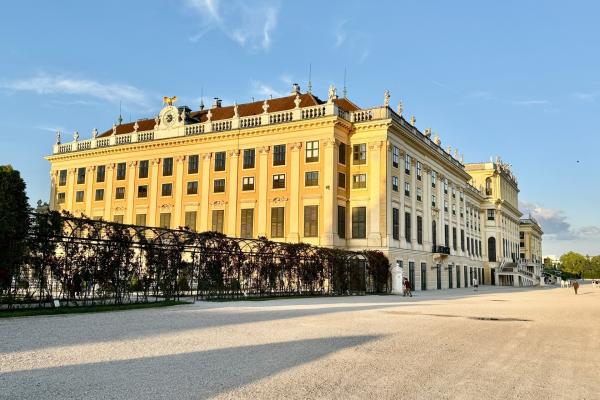 Bild 1 von 5: Der Schlossgarten Schönbrunn.