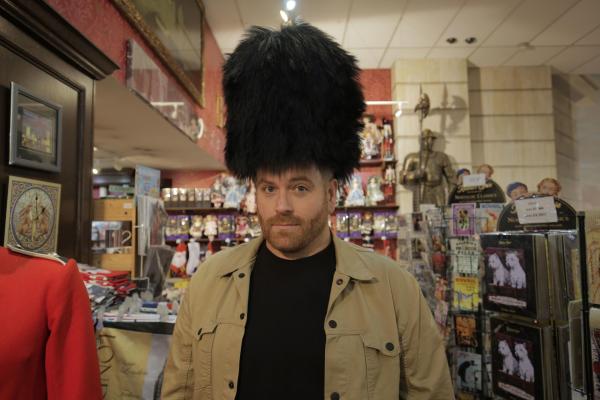 Bild 1 von 3: Josh Gates