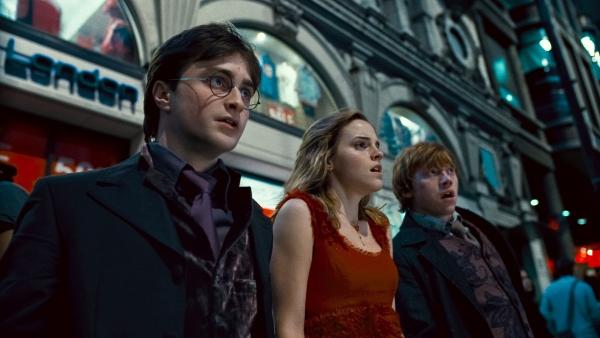 Bild 1 von 8: Daniel Radcliffe as Harry Potter, Emma Watson as Hermione Granger and Rupert Grint as Ron Weasley