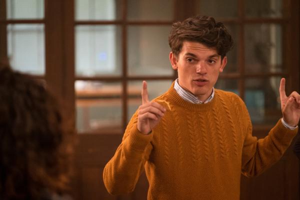 Bild 1 von 3: Eine neue Spur macht dem Team Hoffnung. Hugo (Edward Bluemel) hat eine Idee, die die Ermittler einen bedeutenden Schritt voranbringen könnte.