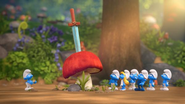 Bild 1 von 5: Die Schlümpfe drapieren das Schwert, um Gargamel damit in die Falle zu locken.
© KiKA/Peyo Productions, Dupuis Édition & Audiovisuell 2020 - Honorarfreie Verwendung gemäß AGB im redaktionellen Zusammenhang mit genannter Sendung bei Nennung \