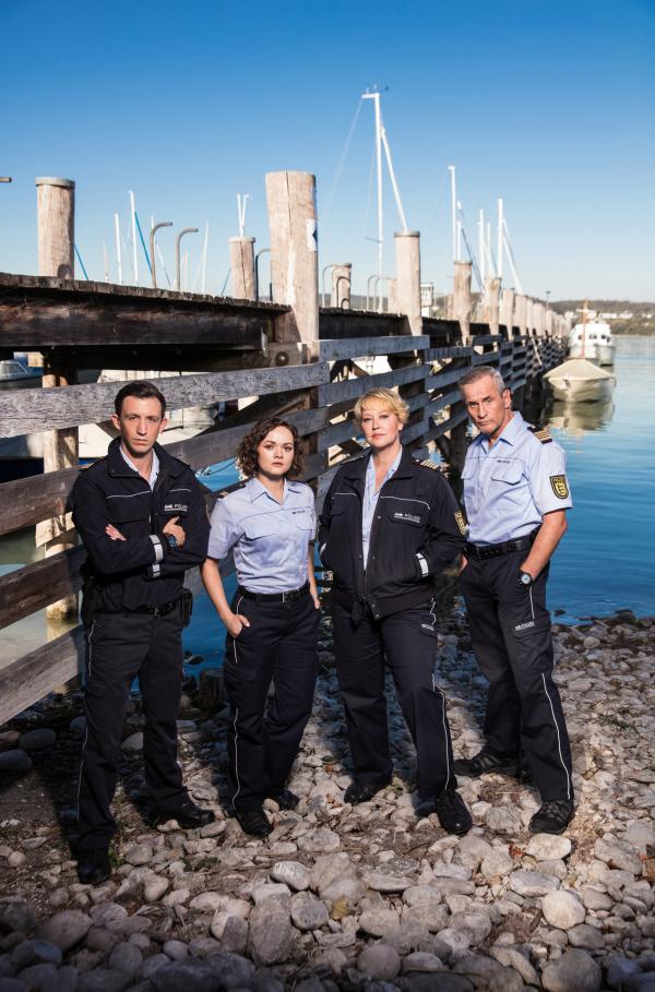 Bild 1 von 2: In den Hauptrollen: (v.l.n.r.) Pirmin Spitznagel (Simon Werdelis), Julia Demmler (Wendy Güntensperger), Nele Fehrenbach (Floriane Daniel), Paul Schott (Tim Wilde).