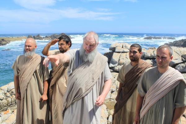 Bild 1 von 7: Dem griechischen Universalgelehrten Eratosthenes gelingt es bereits im 3. Jahrhundert vor Christus durch genaue Naturbeobachtung und mathematische Berechnungen den Umfang der Erde fast exakt mit 39 325 Kilometern anzugeben.