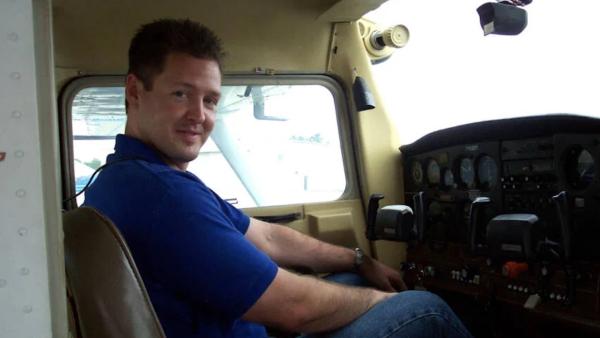 Bild 1 von 4: Vom Immobilienmakler zum Serienmörder: Todd Kohlhepp beim Fliegen