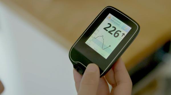 Bild 1 von 9: Zehn bis fünfzehn Mal muss Leonard am Tag seinen Blutzucker messen.