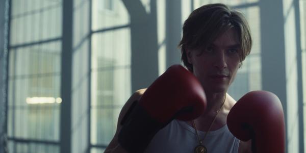 Bild 1 von 6: Nicolas Dardenne (Gustav Schmidt) ist bereit um Louna zu kämpfen.