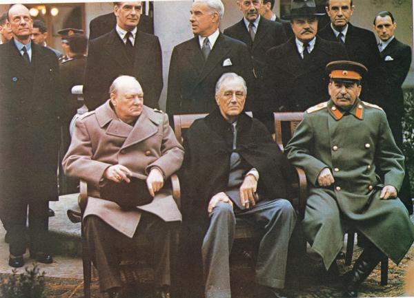 Bild 1 von 1: Churchill, Roosevelt und Stalin auf der Konferenz in Jalta im Februar 1945.
