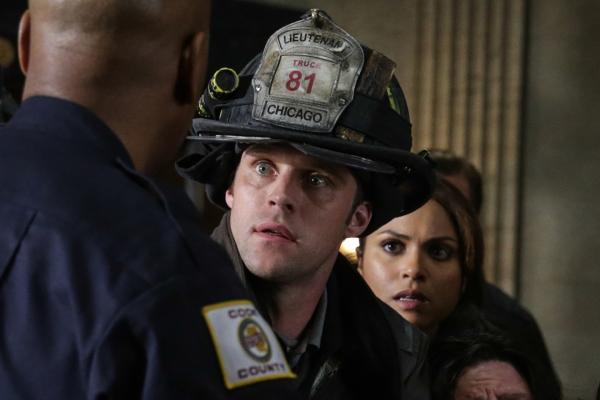 Bild 1 von 3: (l-r) Jesse Spencer as Matthew Casey, Monica Raymund as Gabriela Dawson -- (Photo by: Elizabeth Morris/NBC)