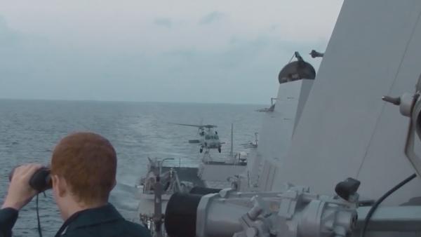 Bild 1 von 1: Im Südchinesischen Meer beginnt die Suche nach dem vermissten Flugzeug. 26 Staaten beteiligen sich mit Schiffen und Flugzeugen daran.