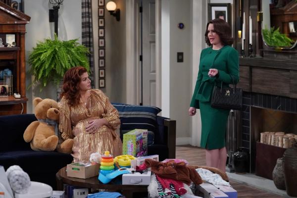 Bild 1 von 9: Grace Adler (Debra Messing, l.); Karen Walker (Megan Mullally, r.)