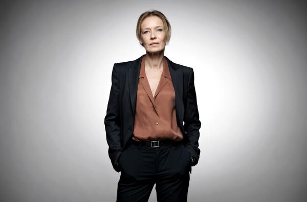 Bild 1 von 6: Sophie Broustal verkörpert in der Serie \