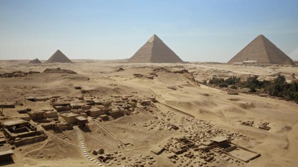 Bild 1 von 4: Die Pyramiden von Gizeh wurden nicht von Sklaven erbaut. Das verrät die Handwerkersiedlung unweit der drei berühmten Pyramiden.