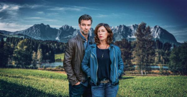 Bild 1 von 25: Im Bild: Jakob Seeböck (Lukas Roither), Julia Cencig (Nina Pokorny).