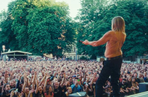 Bild 1 von 2: Iggy Pop beim Konzert in der Zitadelle Spandau, Berlin: Mit 78 Jahren ist er immer noch ein Live-Phänomen.