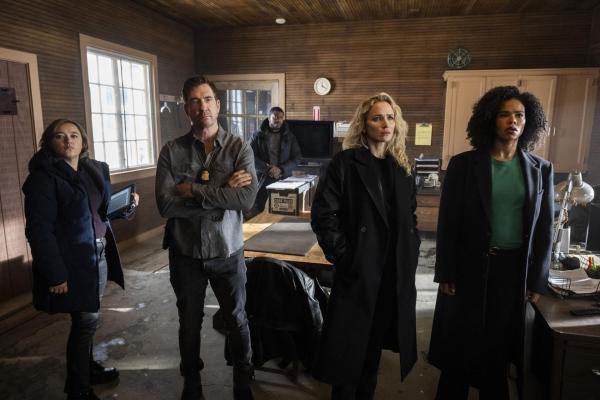 Bild 1 von 8: (v.l.n.r.) Hana Gibson (Keisha Castle-Hughes); Remy Scott (Dylan McDermott); Nina Chase (Shantel VanSanten); Sheryll Barnes (Roxy Sternberg)