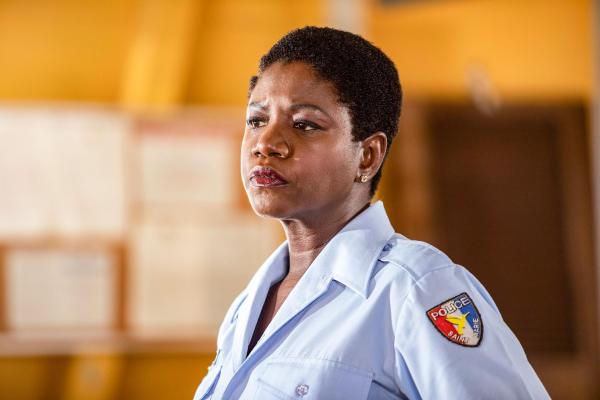 Bild 1 von 21: Im Bild: Ginny Holder (Officer Darlene Curtis).
