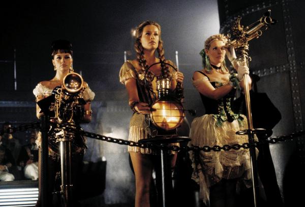 Bild 1 von 7: Im Bild: Musetta Vander (Munitia), Frederique Van Der Wal (Amazonia), Sofia Eng (Miss Lippenrieder).