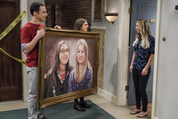 Bild 1 von 20: Nachdem Sheldons (Jim Parsons, l.) und Amys (Mayim Bialik, 2.v.l.) Wohnexperiment geglückt ist, wollen sie Umdekorieren und müssen daher einiges an Penny (Kaley Cuoco, r.) zurückgeben - die scheint alles andere als begeistert ...
