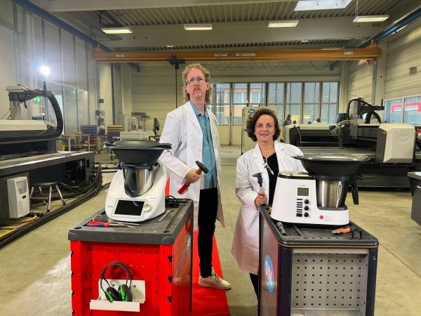 Bild 1 von 13: Smart Shopper gegen Küchenmaschine: Sind die Geräten ihren hohen Preis wert? Im Bild: Uke Bosse und Silvia Baldauf