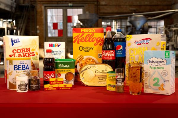 Bild 1 von 4: Sebastian Lege deckt die weltweiten Tricks der Lebensmittelindustrie auf: Kellogg's, Cola und Co. - Was steckt drin, was steckt dahinter und was verursachen die industriell hergestellten Lebensmittel weltweit?