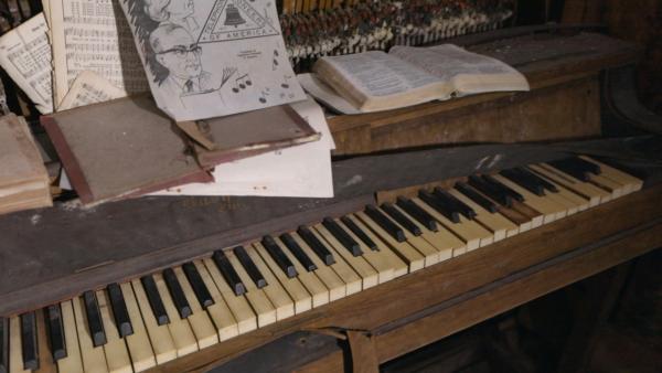 Bild 1 von 1: Fundstücke aus dem Edinburgh Manor lassen darauf schließen, dass dort einst Geldwäsche, die russische Mafia und internationale Intrigen eine Rolle gespielt haben könnten.