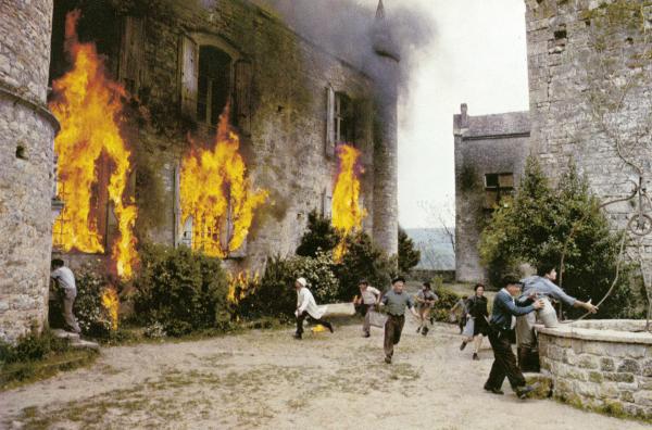 Bild 1 von 6: Das Dorf in der Nähe von Montauban im Südwesten Frankreichs wird von den Deutschen angegriffen.