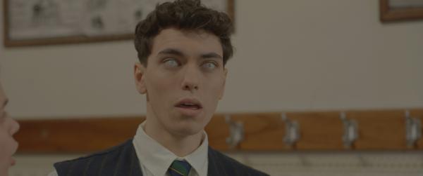 Bild 1 von 3: Darius (Louis Martino) verliert sein Augenlicht durch Theos misslungenen Zauber.