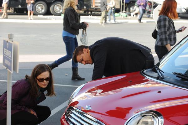 Bild 1 von 13: Temperance Brennan (Emily Deschanel, l.); Seeley Booth (David Boreanaz, r.)