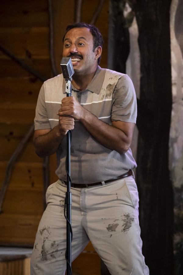 Bild 1 von 11: Reverend Jax (Rizwan Manji)