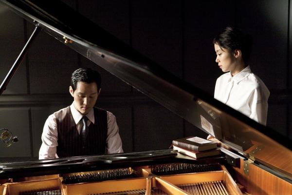 Bild 1 von 4: Hoon (Lee Jung-jae, l.); Eun-yi (Jeon Do-yeon, r.)