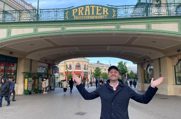 Bild 1 von 1: Wien ist ein wahrer Klassiker unter den Städtereisen. Kein Wunder, denn die österreichische Hauptstadt gilt als richtig lebenswerte Stadt. Und sie hat viel zu bieten - besonders in Puncto Kultur und Kulinarik. Ein Must See der Stadt ist der Wiener Prater.