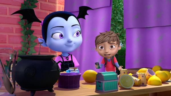 Bild 1 von 12: 14a: Boris wird eingeladen, an der Wiedervereinigung der â??Acro-Batsâ??, einer Trickfliegergruppe, teilzunehmen. 14b: Mit Hilfe von Chefkoch Remy führen Vampirina und Poppy einen unwiderstehlichen Limonadenstand.