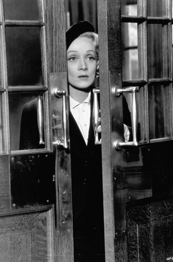 Bild 1 von 3: Marlene Dietrich spielt die Titelrolle in dem amerikanischen Kriminalfilm \