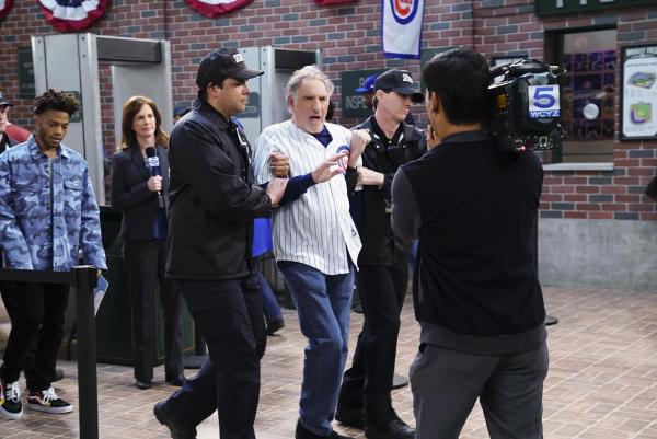 Bild 1 von 12: Arthur Przybyszewski (Judd Hirsch, Mitte)