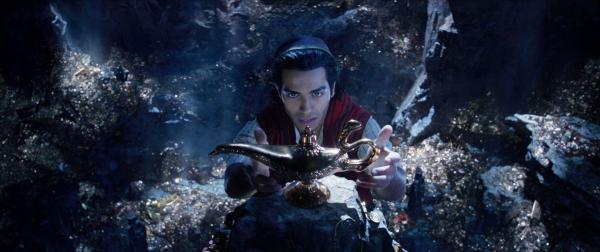 Bild 1 von 19: Aladdin (Mena Massoud)
