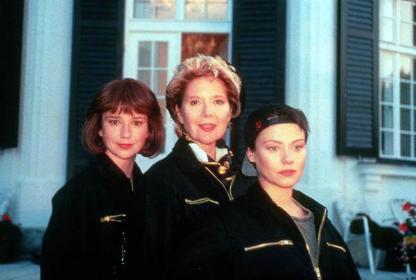 Bild 1 von 1: Im Bild: Lena Stolze, Christiane Hörbiger, Jennifer Nitsch.