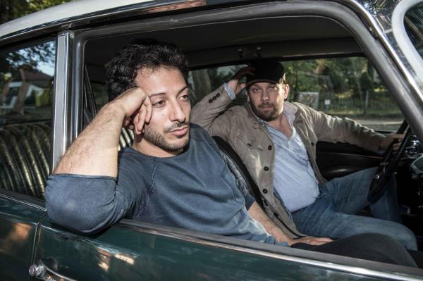 Bild 1 von 9: Lassen keine Peinlichkeit aus, ecken unverhältnismäßig an und stoßen an moralische Grenzen: die Freunde Christian Ulmen (r.) und Fahri Yardim (l.) ...