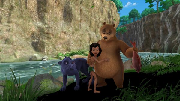 Bild 1 von 6: Ende gut alles gut: Baghira (li.) freut sich, weil Mogli (Mi.) doch noch einen Fisch für Balu (re.) zum Geburtstag fangen konnte.