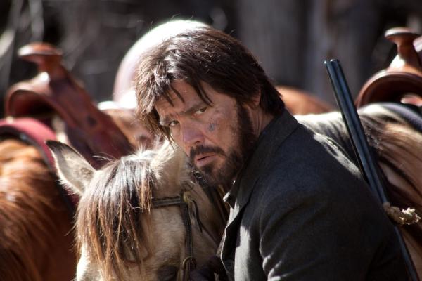 Bild 1 von 21: Da die Behörden Mattie nicht helfen wollen, den feigen Mörder Tom Chaney (Josh Brolin) einzufangen, will das junge Mädchen ihn mit eigenen Mitteln seiner gerechten Strafe zuführen ...