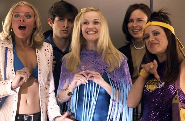 Bild 1 von 8: (v.l.n.r.) Margot (Jessica Cauffiel); Timothy (J Barton); Elle (Reese Witherspoon); Reena (Mary Lynn Rajskub); Serena (Alanna Ubach)