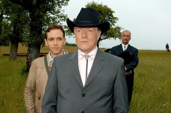 Bild 1 von 11: Im Bild (v.li.): Andreas Ban (Lukas Stritzel), Manfred Zapatka (Viktor Berenger), Philipp Sonntag (Sekretär John).