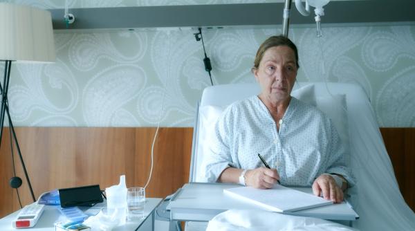 Bild 1 von 15: Ein letzter Brief mit Folgen: Schulsekretärin Adele Branco (Susi Stach) kurz vor ihrem Tod.