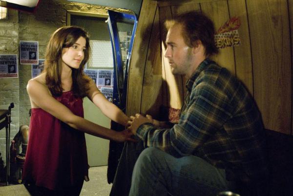Bild 1 von 21: Als plötzlich Simon (James Van der Beek, r.), Robins (Cobie Smulders, l.) Jugendliebe auftaucht, benimmt sich Robin ihm gegenüber wie ein verliebter Teenie ...