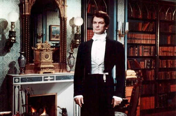 Bild 1 von 9: Der Graf von Monte Christo (Jean Marais) ist einerseits bereit sich zu duellieren, andererseits möchte er den Sohn seiner Geliebten verschonen.
