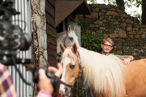 Bild 1 von 13: Alexander Kottenhahn, bereits 1983 aus der DDR ausgereist, lebt heute auf Guernsey und ist begeisterter Reiter.