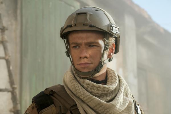 Bild 1 von 13: Angus MacGyver (Lucas Till)