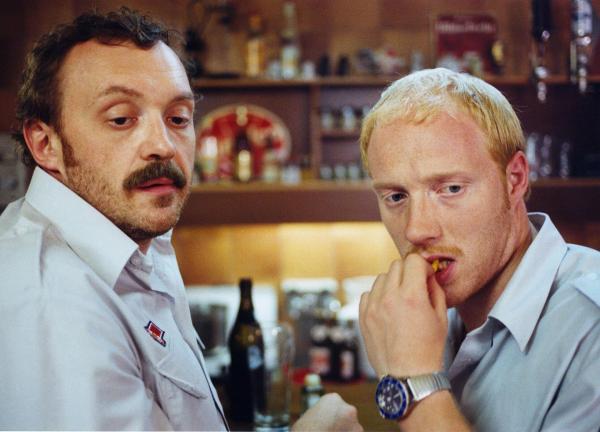 Bild 1 von 6: Im Bild (v.li.): Josef Hader (Brenner), Simon Schwarz (Berti).