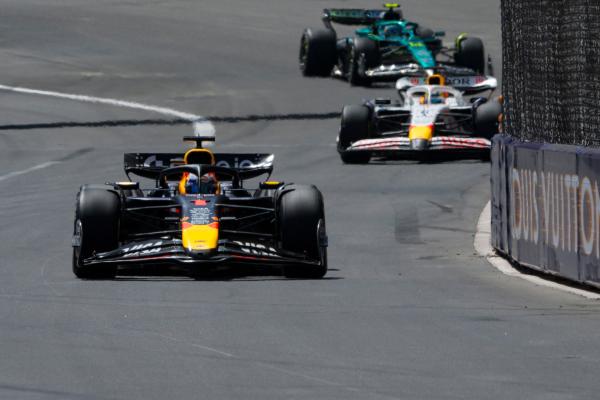 Bild 1 von 7: MONTE-CARLO, MONACO - MAY 25: Max Verstappen of the Netherlands driving the (1) Oracle Red Bull Racing RB20 drives on track during the F1 Grand Prix of Monaco at Circuit de Monaco on May 25, 2025 in Monte-Carlo, Monaco. (Photo by Rudy Carezzevoli/Getty Images) // Getty Images / Red Bull Content Pool // SI202505250983 // Usage for editorial use only //