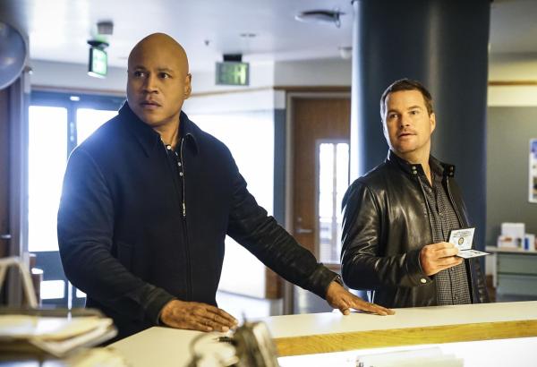Bild 1 von 9: Sam Hanna (LL Cool J, l.) und G. Callen (Chris O'Donnell, r.) sammeln alle Informationen für ihren Fall: Wer ist die Tote und was hat sie mit einem Kartellboss zu schaffen?